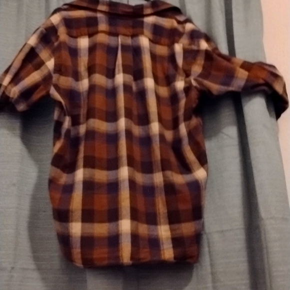 Roundtree & Yorke Casuals long sleeve Flannel shirt. - Picture 3 of 5
